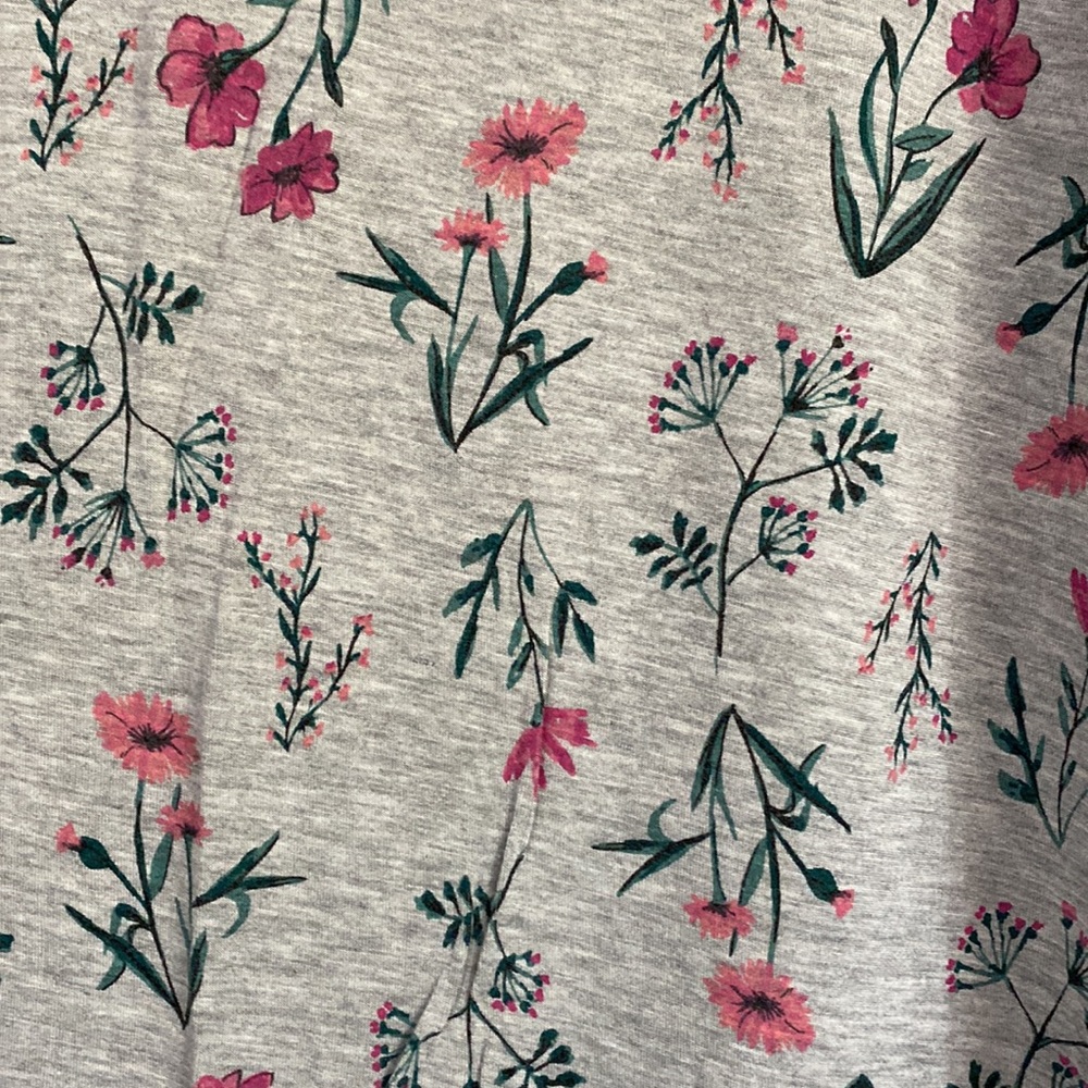 Gray short sleeve shirt with flowers - Picture 3 of 4
